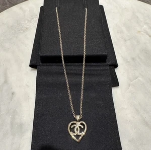 Chanel Gold Heart Pendant Chain Necklace - Picture 1 of 8