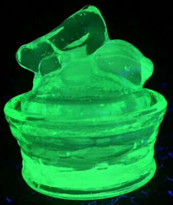 2pc Green Vaseline Uranium Glass Bunny On Nest Basket Easter Egg Salt Dip Cellar • 5.99$
