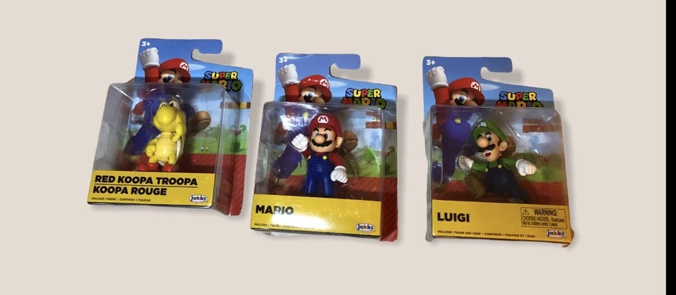 World of Nintendo Fire Mario And Super Mario Figures 2.5 inches (2)
