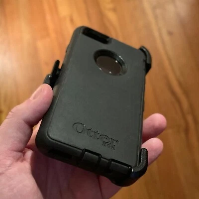 Funda y clip para cinturón OTTERBOX Defender Series para iPhone 6/6s - Negra Foto 1 de 4