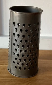 vintage metal cheese grater - Picture 1 of 4