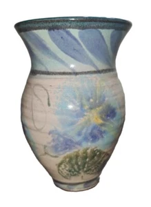 Studiokeramik Vase blaue Blumen Blätter Rippen EUC signiert handgefertigt Gavriella - Bild 1 von 10