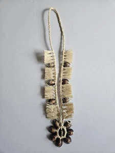 Hand Crafted Marshallese Islands Necklace with 17 Snakehead Cowries Rare - Picture 1 of 7
