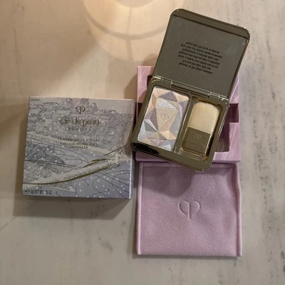 Powder iluminador facial Cle de Peau 108 edición limitada Foto 1 de 4