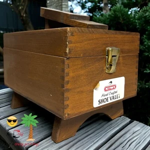 Portascarpe vintage KIWI artigianale in legno a coda di rondine con accessori mostrati - Foto 1 di 14