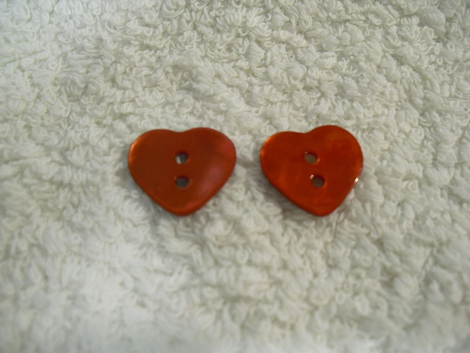 Knöpfe Herz Perlmutt rot 10 Stück 15x18mm Restposten !!! - Bild 1 von 1