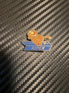 Vintage 1978 Garfield Aspen Pin Red Goggle Version - Picture 1 of 2