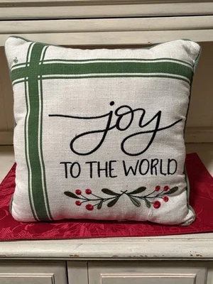 Almohada de Navidad de granja Alegría al Mundo bordada 12x12 acento a cuadros verdes Foto 1 de 4