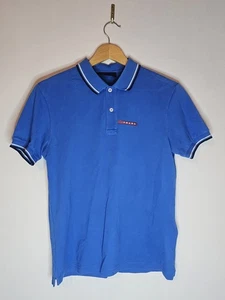 Blaues Prada Poloshirt für Herren mit rotem Logo Größe S - Bild 1 von 5