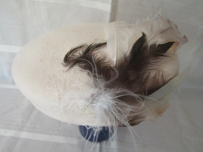 De colección Retro Precioso Damas Sonni San Francisco Marfil Lana Sombrero con Plumas Foto 1 de 4