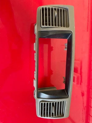 03-08 Toyota Corolla tablero radio bisel con parrillas de ventilación de aire OEM Foto 1 de 4