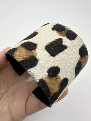 Brazalete ajustable grueso de piel con estampado de animales Foto 1 de 4