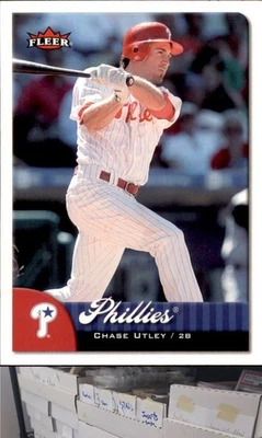 2007 Fleer #97a Chase Utley Blue star in the center of the "P" team logo - DL - Image 1 of 2