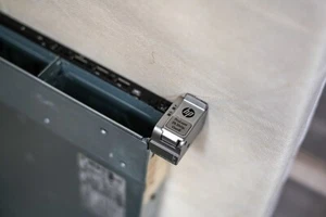 HP ProLiant DL360P Gen8 – Neuwertig | 2x Xeon | 32GB RAM | 2x1TB SAS 4Bay Server - Bild 1 von 10
