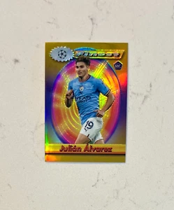 2022-23 Topps Finest Flashbacks Julian Alvarez Gold Refractor /50 Rookie RC #19 - Picture 1 of 2