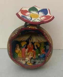 Nativity Scene - Hand Made Hand Painted in Closeable Gourd - Mexico? Peru? - Picture 1 of 8