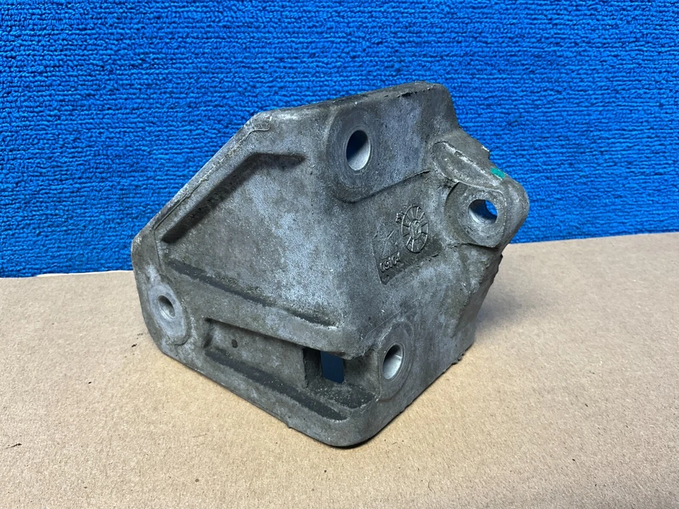 Dodge Avenger 2010-2013 soporte de montaje de transmisión de 2,4 L OEM Foto 1 de 4