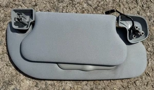 2007-2014 Ford Expedition Passenger Side Sunvisor Gray Lighted RH Sun Visor - Picture 1 of 3