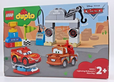 ⭐ LEGO® Cars® Lightning McQueens Rennen mit Werkstatt & Mater | 10924 | NEU  ⭐ - Bild 1 von 3