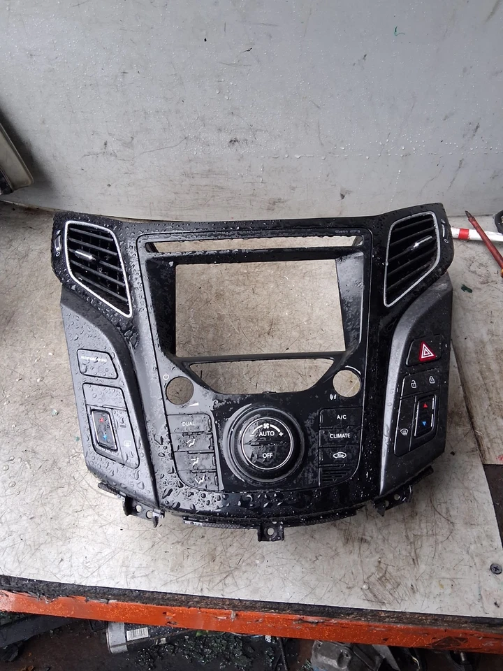 2017 HYUNDAI i40 DIGITAL HEATER CONTROL PANEL SWITCHES CLIMATE SWITCH - Image 1 of 4