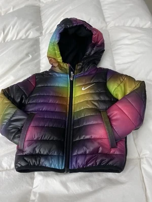 NOVA JAQUETA NIKE FEMININA TAMANHO 2T MULTICOLORIDA COM CAPUZ - Imagem 1 de 4