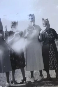 Vintage Extremely Creepy Pumpkin Heads Halloween Photo Fun Eating Snapshot - Picture 1 of 4