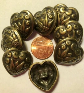 8 Domed Antiqued Brass Tone Metal Shank Buttons 7/8" 23mm Heart Flower 9525 - Picture 1 of 1