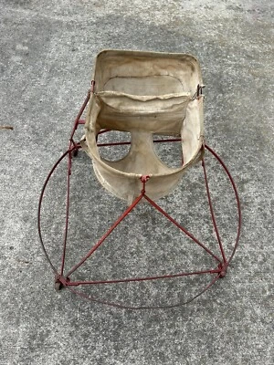 Andador de bebé vintage raro circular con marco de metal Foto 1 de 4