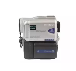 Camescope SONY DCR-PC101E Mini DV - Photo 1/4