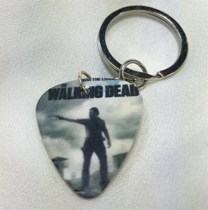 The Walking Dead Rick Grimes Pointing His Gun Guitar Pick Keychain - Picture 1 of 1