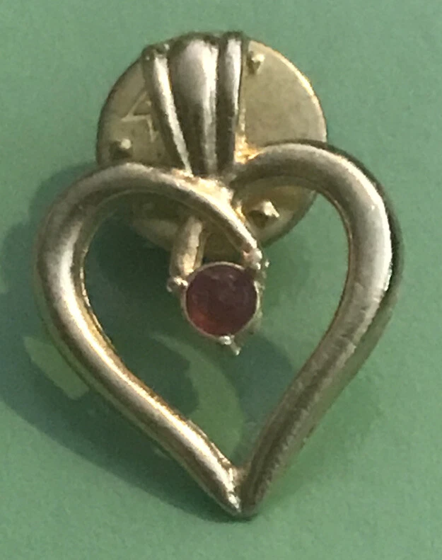 Gold Tone Heart Pin With Genuine Ruby Center - Изображение 1 из 1