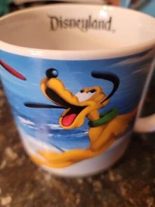 Disney Kaffeebecher Teetasse Pluto Frisbee fängt am Strand Übergröße groß  - Bild 1 von 4