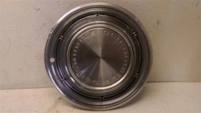 Cubierta de rueda Oldsmobile 14 pulgadas para Oldsmobile Delmont 88 1968 Foto 1 de 4
