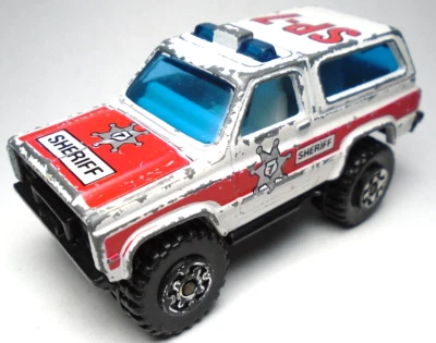1983 MATCHBOX 4X4 CHEVY BLAZER SHERIFF SP-7 WHITE 1:64 DIECAST 3" TRUCK W/ RED - Image 1 of 4