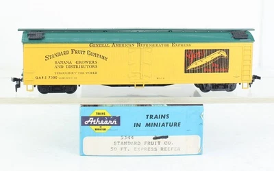 HO Athearn 5344 Standard Fruit Company 50’ Express Reefer GARE 7300 - Image 1 of 4