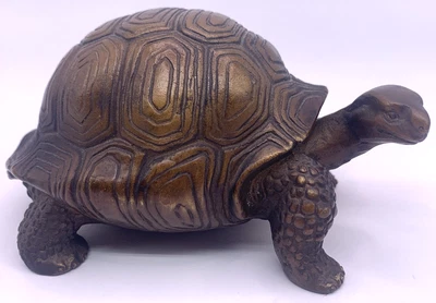 Estatuilla Chipraus firmada por tortuga de bronce Foto 1 de 4