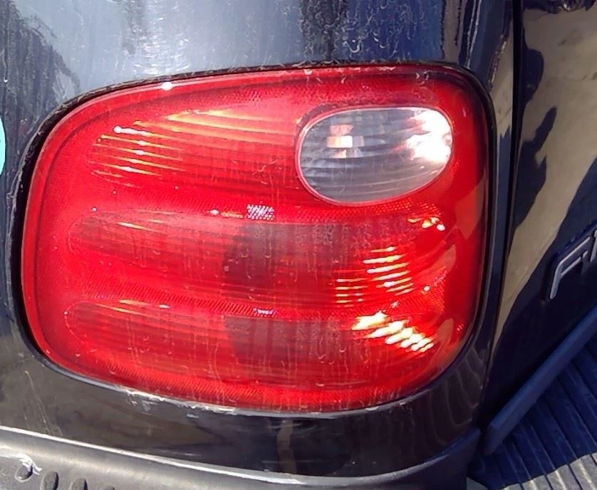 Luz trasera del conductor Heritage Flareside 2000-2004 Ford F150 F-150 lámpara de freno Foto 1 de 4