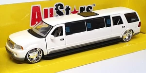 Maisto 1/24 Scale Diecast 31252 - Lincoln Navigator Limo - White - Picture 1 of 5