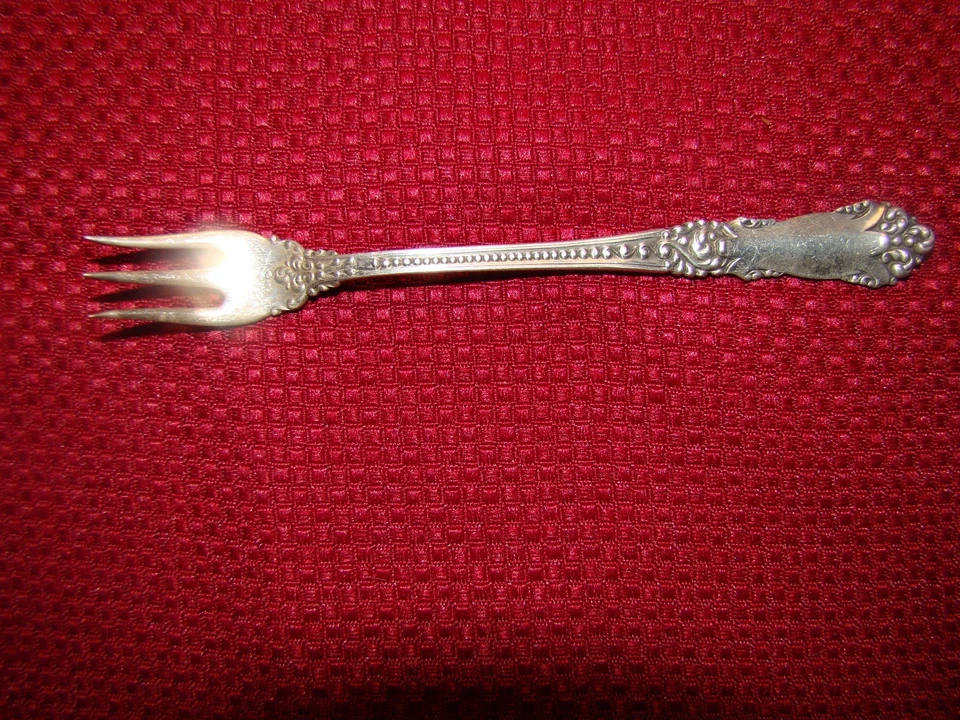 Tenedor de cóctel REED & BARTON PLATA ESTERLINA LA MARQUISE SIN MONOGRAMA Foto 1 de 1
