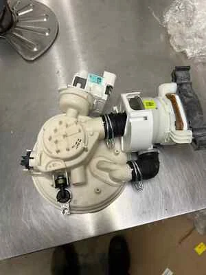 Conjunto de bomba de circulação para máquina de lavar louça Frigidaire com cárter + filtro A10281701 - Imagem 1 de 4