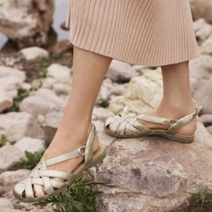 EARTH ORIGINS Shoes 7.5 M Berri Sandals Ivory Beige Strappy Comfortable NEW - Picture 1 of 12