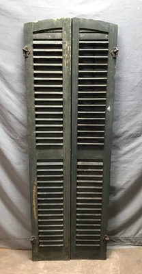 Par de persianas altas antiguas de madera con cúpula arqueada en mal estado negras 11x66 de colección 1642-25B Foto 1 de 4