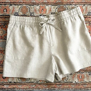Garnet Hill Coastal 100% Linen Elastic Waist Beige Shorts - Picture 1 of 7