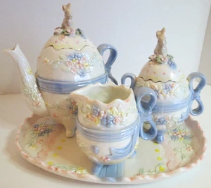 4-teiliges Ostern Teekanne Set mit Tablett (Teekanne, Zuckerdose, Milchkännchen, Tablett/Platte) - Bild 1 von 22