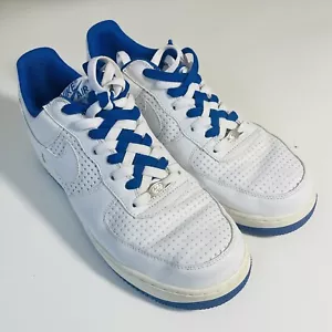 Nike Men’s size 11 Air Force 1 low top white varsity royal blue 2006 sneakers - Picture 1 of 17