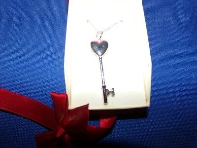Nuevo - Colgante Llave Medallón Corazón Plateado Rodio - 750 Italia - Caja Cinta Roja Foto 1 de 4