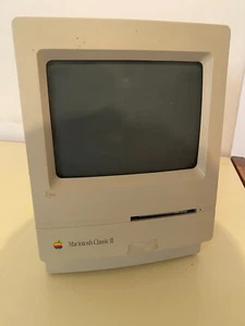 Apple Macintosh classic II 1991 Model number M4150 - Picture 1 of 6