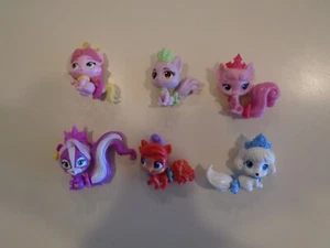Disney Princess Palace Mascotas Mini Figuras PVC Figura Lote B ~ Mofeta/Gato/Perro - Imagen 1 de 2