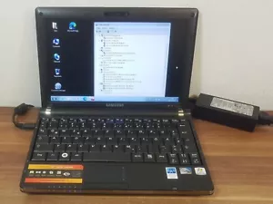 Samsung NC10 Mini Notebook 10,1" Intel N270 2GB/128GB SSD Wi-Fi Webcam Win7 - Foto 1 di 8