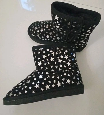 Nuevas botas de invierno Thereabouts para niñas pequeñas Lil Emery negras con estrellas plateadas talla 9 Foto 1 de 4